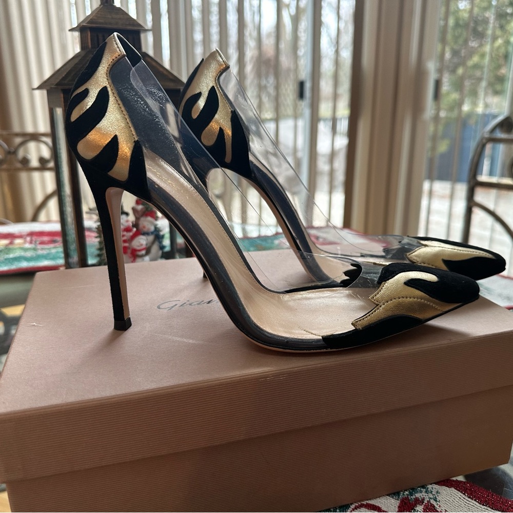Gianvito Rossi plexi 105mm pump.